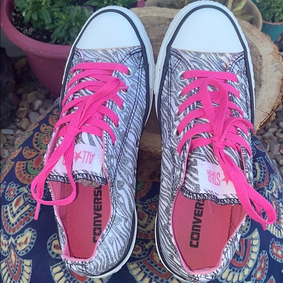 🦓 Glittery Silver Metallic Zebra Striped Converse - Picture 12 of 16